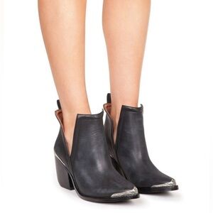 Jeffrey Campbell Cromwell Distressed Leather Pointed Toe Bootie Black - Size 7.5